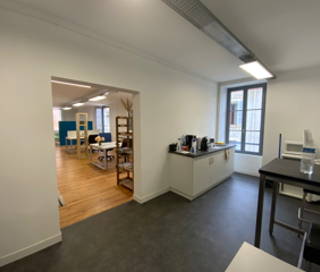 Bureau privé 95 m² 10 postes Location bureau Rue du Tribunal Saint-Sever 40500 - photo 1